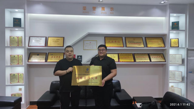 祝賀金寶山機械與廣東華融達成全面戰(zhàn)略合作伙伴關(guān)系(圖2)