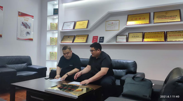 祝賀金寶山機械與廣東華融達成全面戰(zhàn)略合作伙伴關(guān)系(圖1)